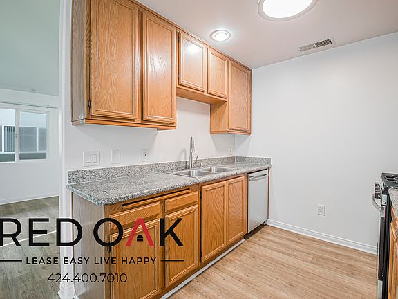 5th image of 326 S Westlake Ave APT 204