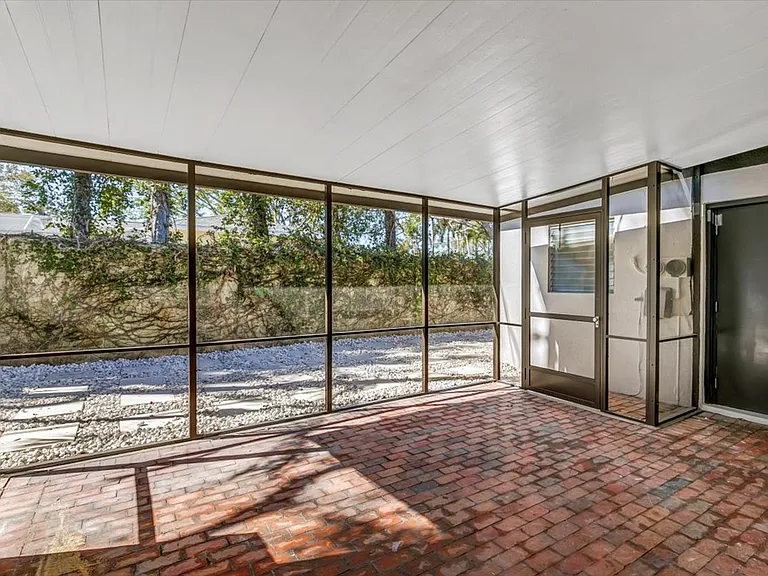 525 Lamara Way NE — Photo 43