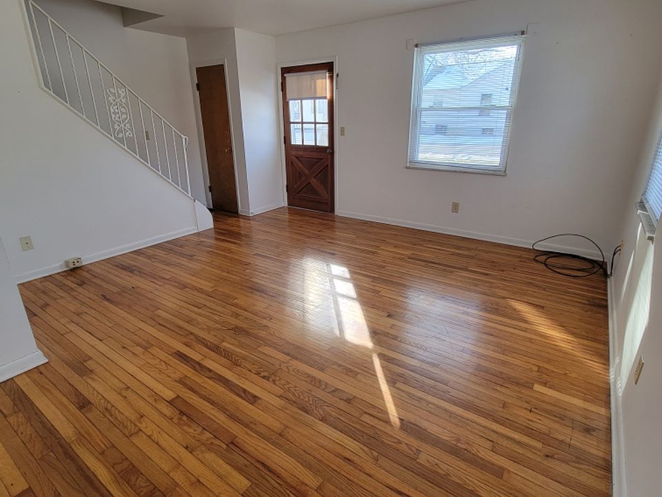 1st image of 400 Pickrelltown St #A