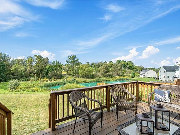 4th image of 1477 Crescent Dr