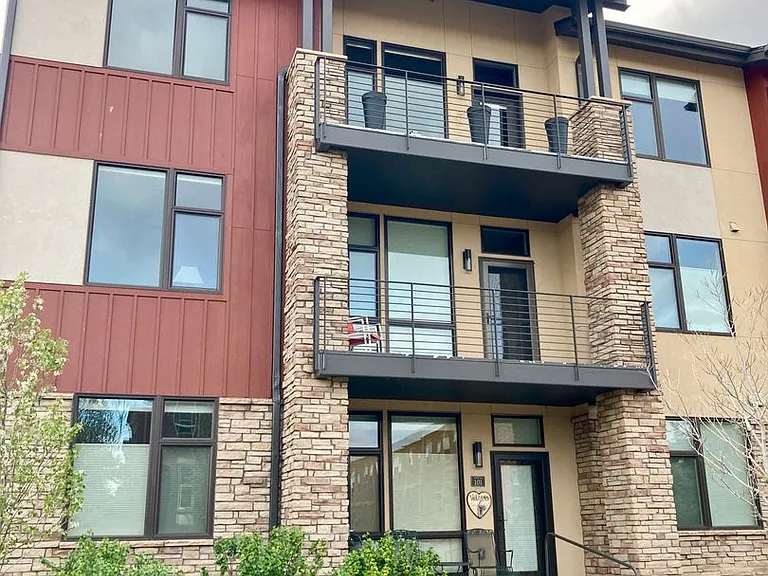 2751 Iowa Dr #301 — Photo 1