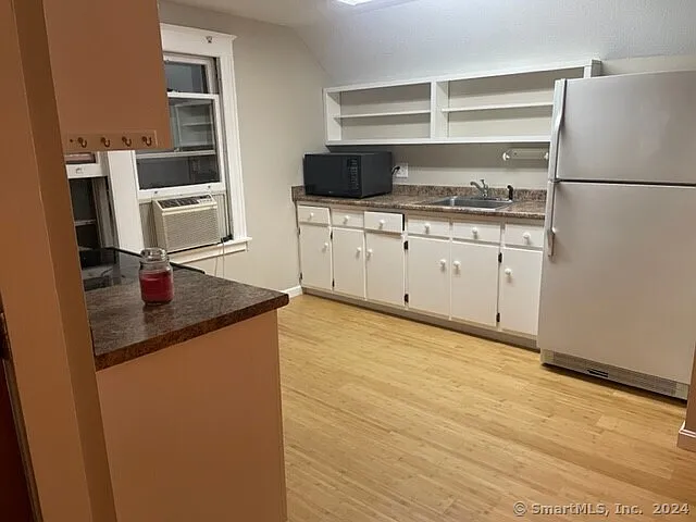 40 Quaker Ln S — Photo 7