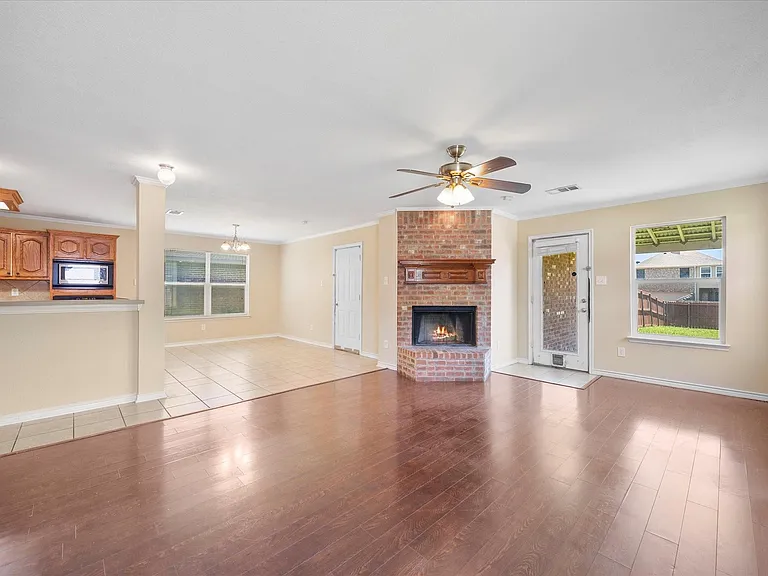 1100 Camelot Dr — Photo 10