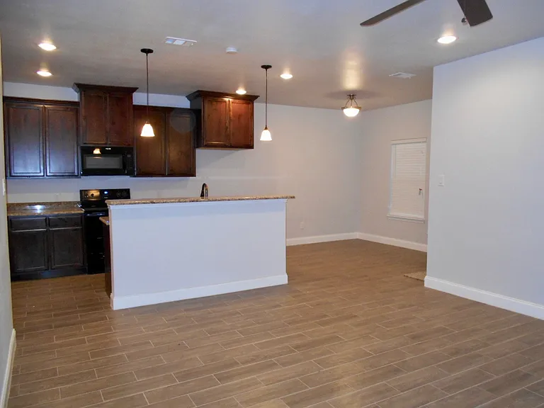 4908 Jefferson St — Photo 2
