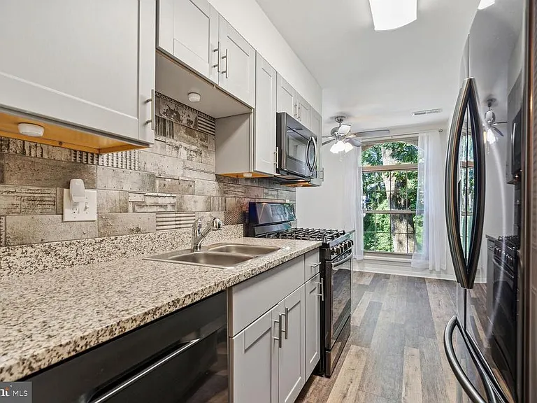 3326 Woodburn Village Dr #23 — Photo 3