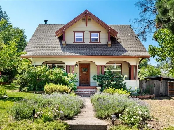 211 McCloud Ave, Mount Shasta, CA 96067
