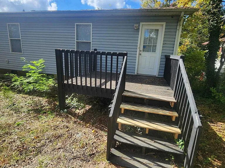 215 Hay St — Photo 2