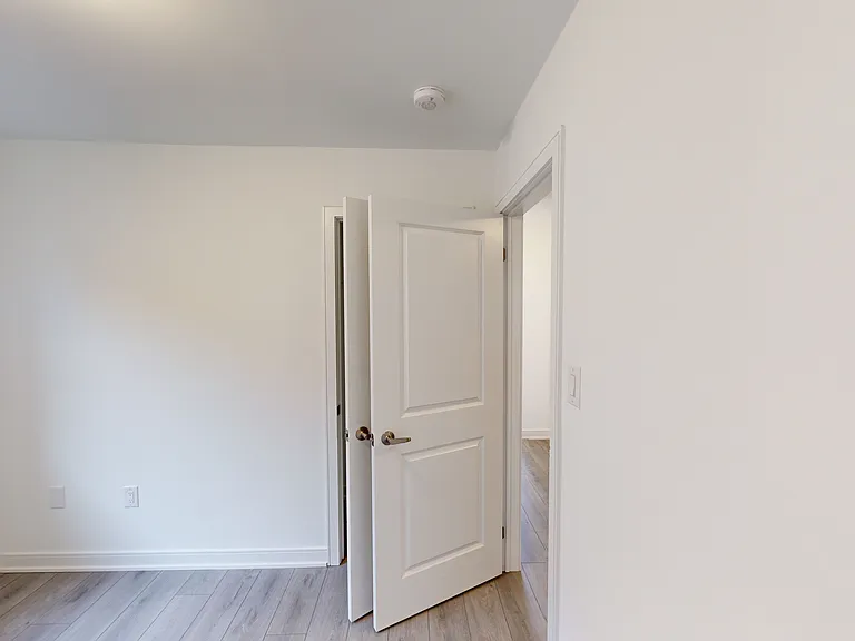 126 Blue Forest Cres — Photo 31