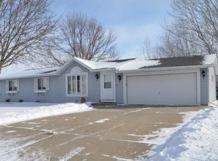 310 Meadow Ln, Poynette, WI 53955