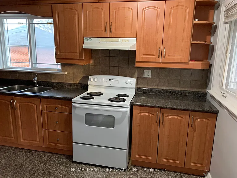 1 Maxim Cres #MAIN — Photo 4