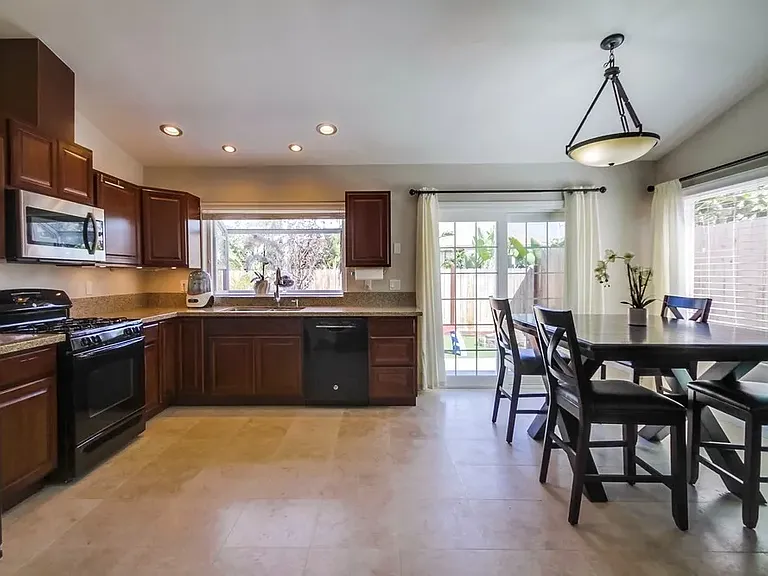 1569 Spring Creek Ln — Photo 8