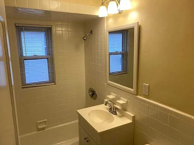 4 bed, $3,800 — Photo 3