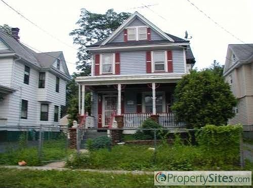2nd image of 632 E 6th St
