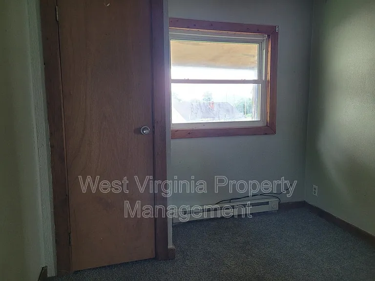 606 21st St W #B — Photo 10