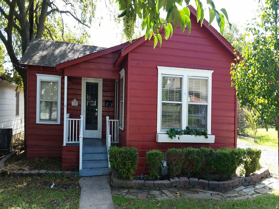 2nd image of 1209 Hall St