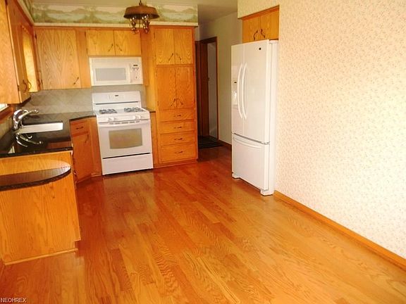 4th image of 1421 Edmar St
