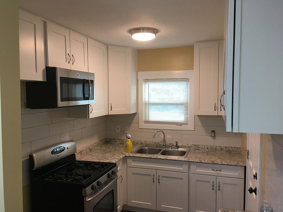 1st image of 218 E Bishop St