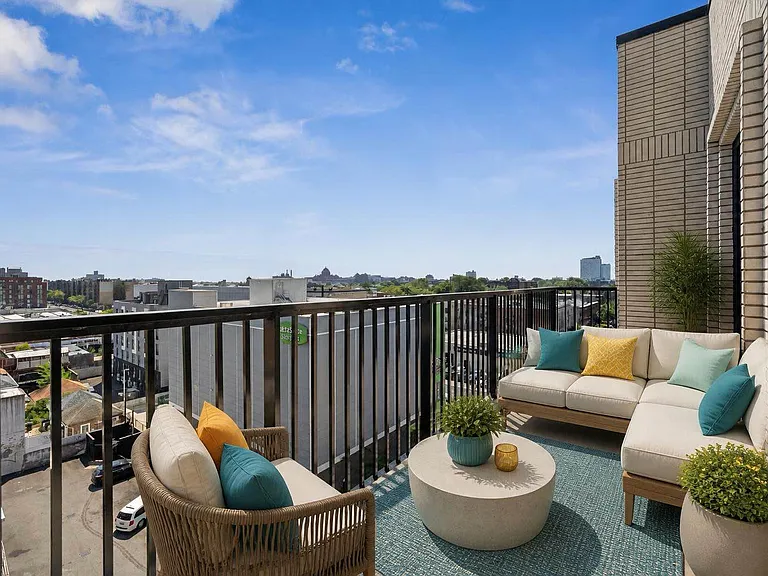 100 Sullivan Pl #611 — Photo 4