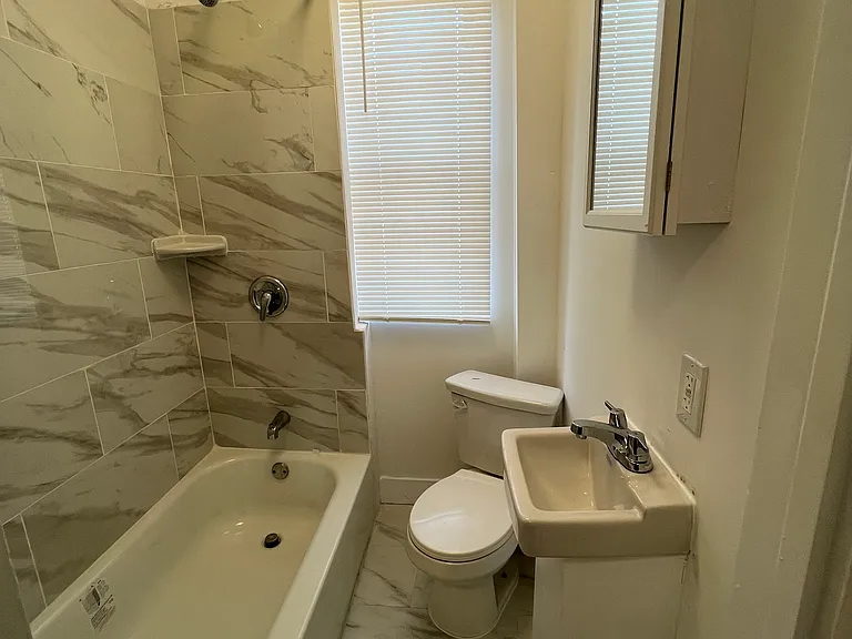 224 N Avondale St — Photo 5
