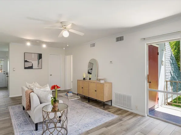 108 Ephesus Church Rd APT 116, Chapel Hill, NC 27517