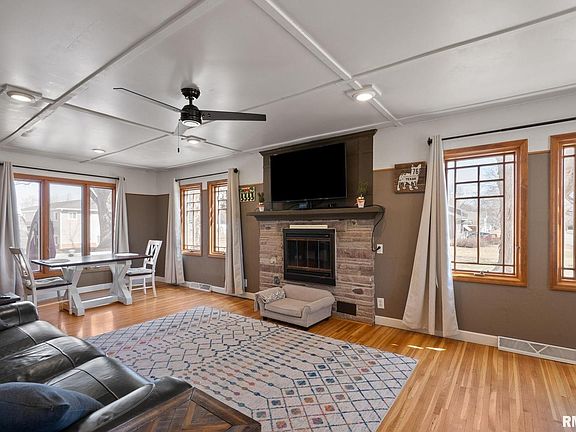 4th image of 1308 6th St