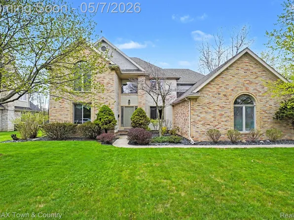 12429 Moceri Dr, Grand Blanc, MI 48439