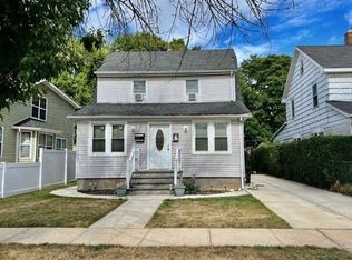 21 Hudson Pl, Hempstead, NY 11550