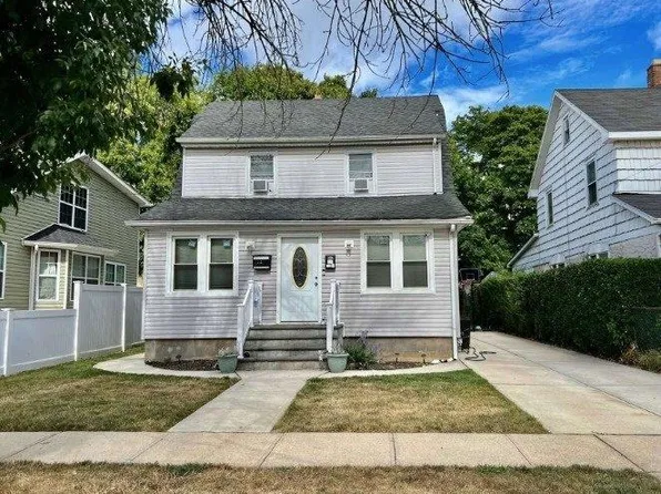 21 Hudson Place, Hempstead, NY 11550