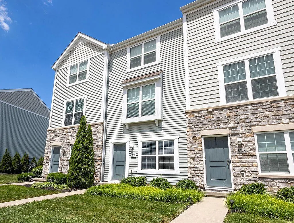 2 bed, 2.5 bath, 1463 sqft, $1,950 — Photo 2