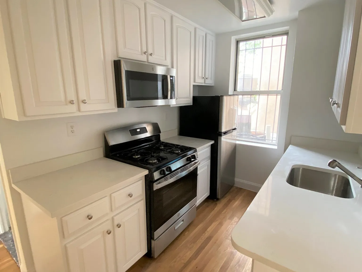 1 bed, 600 sqft, $2,400 — Photo 2