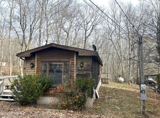 236 Well Rd, Greeley, PA 18425