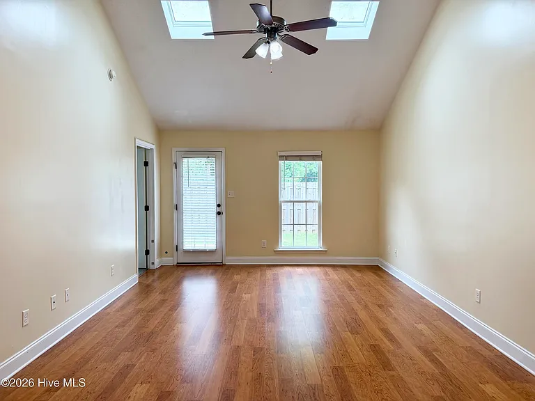 843 Bryan Cir — Photo 8