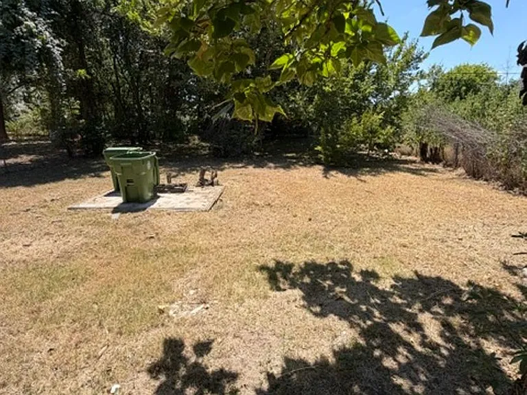 924 Hubert St — Photo 10