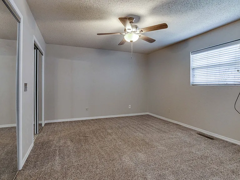 11007 Greystone Ave — Photo 32