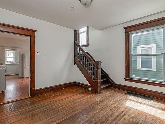 5th image of 2408 Indianola Ave