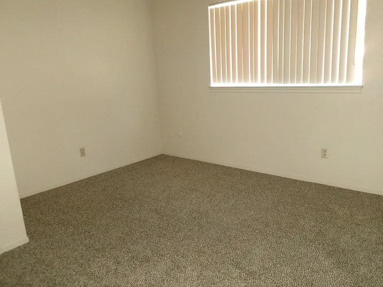 9404-9406 Lenox Pl — Photo 13