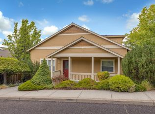 370 Hemlock Ln, Ashland, OR 97520