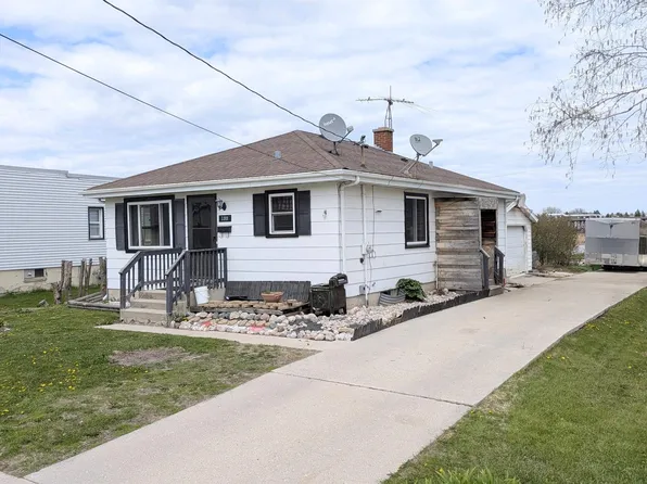 1311 S 31st St, Manitowoc, WI 54220