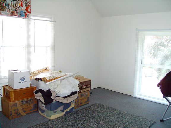 5th image of 2 415 1/2 Center St