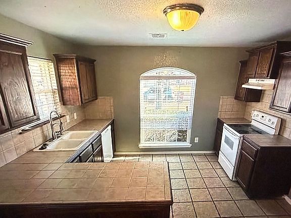 3rd image of 8601 Canyon Trail Dr