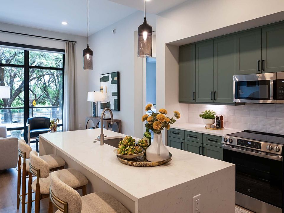 Grand Tier 1 Kitchen