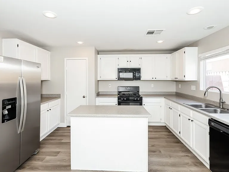 570 Swiss Cottage Ave — Photo 10