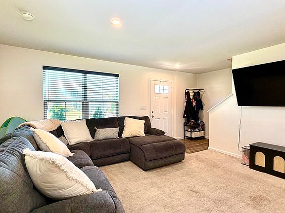 2nd image of 1907 Carriage Ln