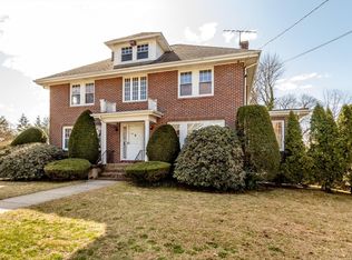 19 Stoneleigh Rd, Watertown, MA 02472