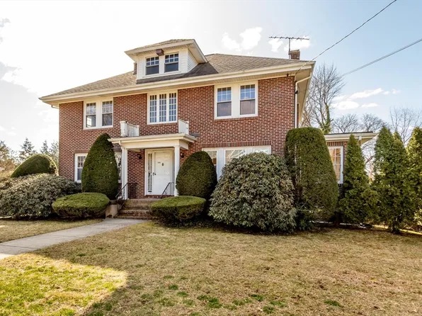 19 Stoneleigh Rd, Watertown, MA 02472