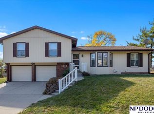 4913 Glenmorrie Dr, Bellevue, NE 68157