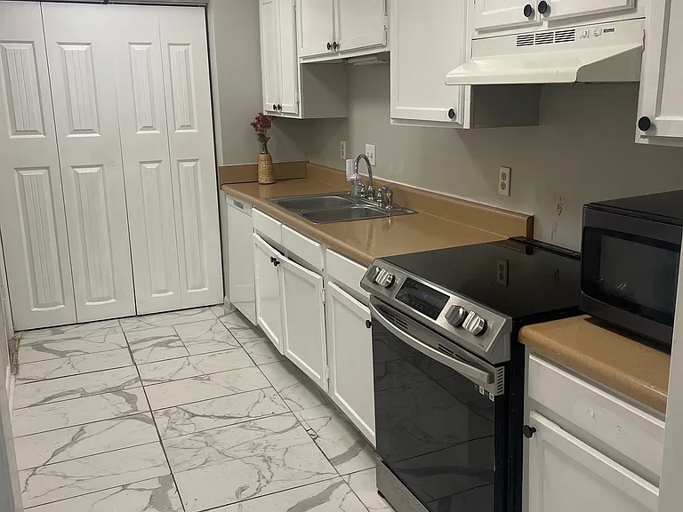 2040 Watermark Pl — Photo 18
