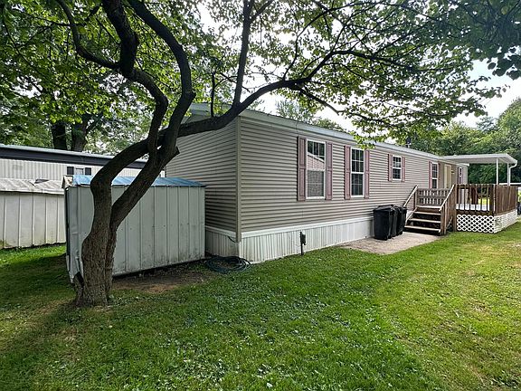 2nd image of 67 Hampton Ln