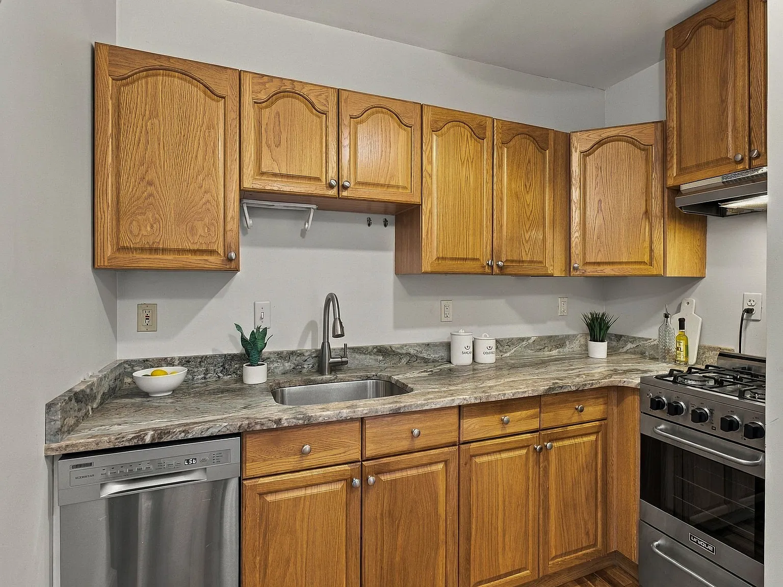 Studio, 400 sqft, $2,500 — Photo 1