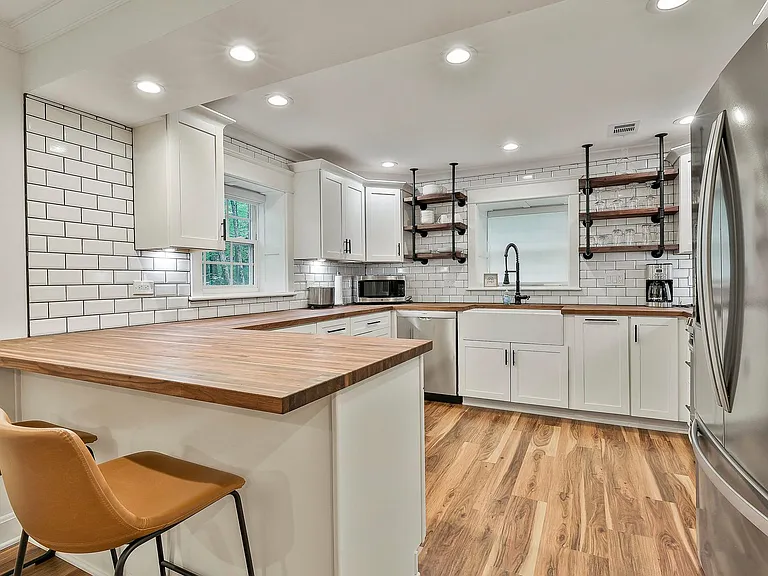 410 Thornton Lane — Photo 9